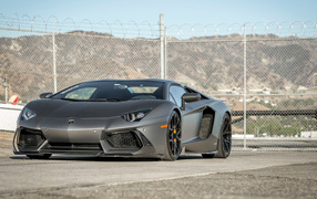 Автомобиль Lamborghini Aventador цвет серебристый металлик