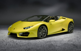 Желтый автомобиль кабриолет Lamborghini Huracan