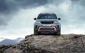 Land Rover Discovery, 2019 against the sky