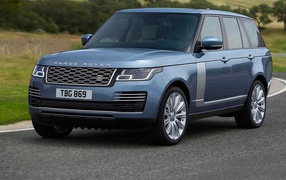 Внедорожник  Range Rover Sport, 2018 на дороге