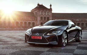 Черный стильный автомобиль Lexus LC 500 