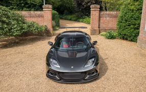 Черный автомобиль Lotus Evora GT430 вид спереди