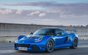 Автомобиль Lotus Exige Sport 380, синий металлик 