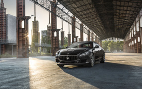 Черный быстрый автомобиль Maserati  Quattroporte GTS GranSport, 2017
