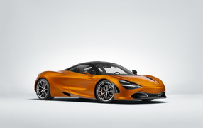 Спортивный автомобиль McLaren 720S Coupe 