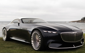 Черный стильный автомобиль Vision Mercedes-Maybach 6 Cabriolet, 2018 у воды