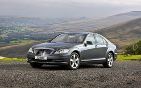 Автомобиль Mercedes-Benz S-Class цвет серебристый металлик 