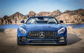 Автомобиль Mercedes AMG GT Roadster, 2017 года цвет синий металлик 