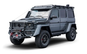 Немецкий автомобиль Mercedes-Benz Brabus 550 Adventure на белом фоне
