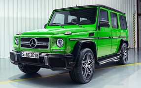 Зеленый внедорожник Mercedes-AMG G63