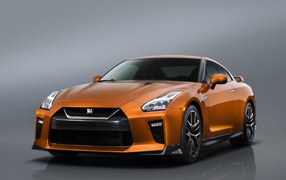 Новый автомобиль  Nissan GTR 2017 на сером фоне 