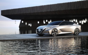 Серебристый автомобиль Nissan Vmotion 2.0 Concept, 2017 у воды 