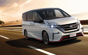 Белый минивэн Nissan Serena Nismo, 2018