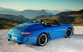 Синий кабриолет Porsche 919, вид сзади 