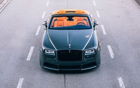 Зеленый автомобиль кабриолет Rolls Royce Dawn, 2018