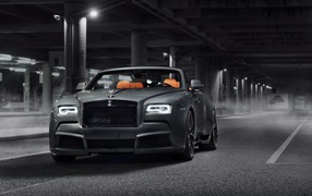 Серебристый автомобиль Rolls-Royce Dawn Overdose, 2017