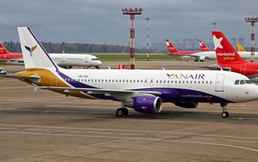 Airbus UR-YAD авиакомпании ЯнЭйр 