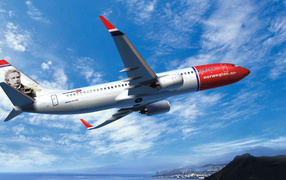 Взлет самолет Boeing 737 авиакомпании Norwegian Air 
