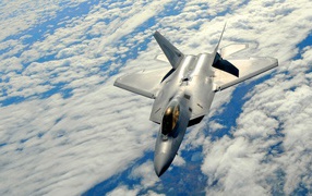 Военный американский самолет F22 Raptor 