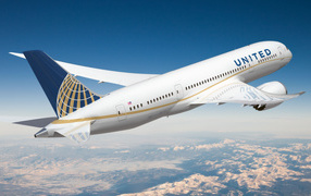Пассажирский самолет авиакомпании United Airlines 