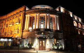 Красивый отель Golden Tulip город Ереван 