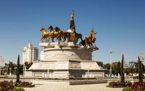 Equestrian statue of the city of Ashgabat