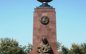 Памятник счастливой матери город Ташкент  