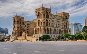 Дом правительства Азербайджанской Республики на площади Свободы Баку 