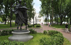 Памятник балеринам в парке имени Янки Купалы город Минск 