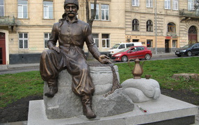 Monument to Yuri Kulchitskaya city of Lviv