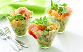 Salad with shrimps, tangerines, avocado, onions and greens