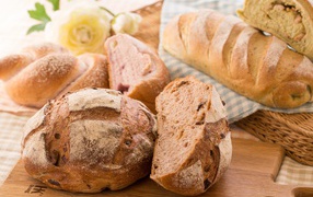 Fresh bread with raisins on a cutting board