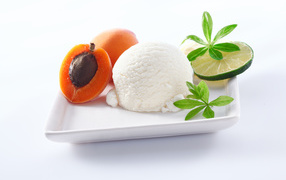 Ball of cream ice cream with apricots and lime