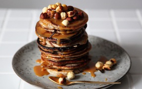 Buckwheat pancakes with hazelnuts and syrup