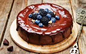 Chocolate cake with blackberries and blueberries
