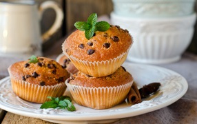 Cupcakes with chocolate crumb and mint