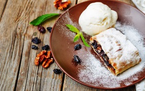 Delicious biscuits with raisins and ice cream
