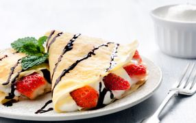Delicious pancakes with curd and fresh strawberries