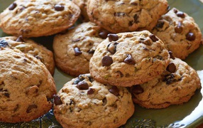 Delicious round cookies with chocolate chips