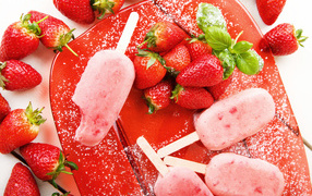 Delicious strawberry ice cream with fresh strawberries