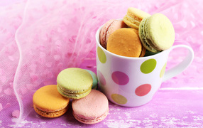 Разноцветное кондитерское изделие макарон 