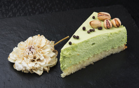 Фисташковый торт с орехами 