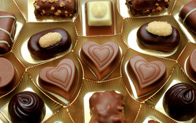 Сладкие шоколадные конфеты ассорти