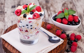 Sweet dessert with oat flakes, yogurt and raspberry and currant berries