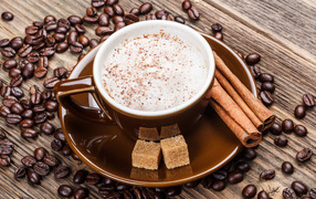 Кофе в коричневой чашке с корицей и сахаром 