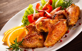 Baked chicken wings with vegetables