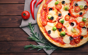 Appetizing pizza with tomatoes and bell peppers
