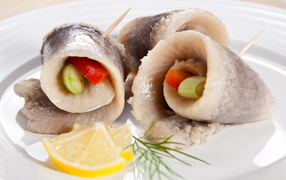 Appetizing rolls of herring with vegetables