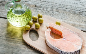 Salmon steak with olives and olive oil