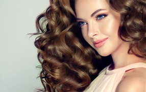 Нежная голубоглазая девушка модель